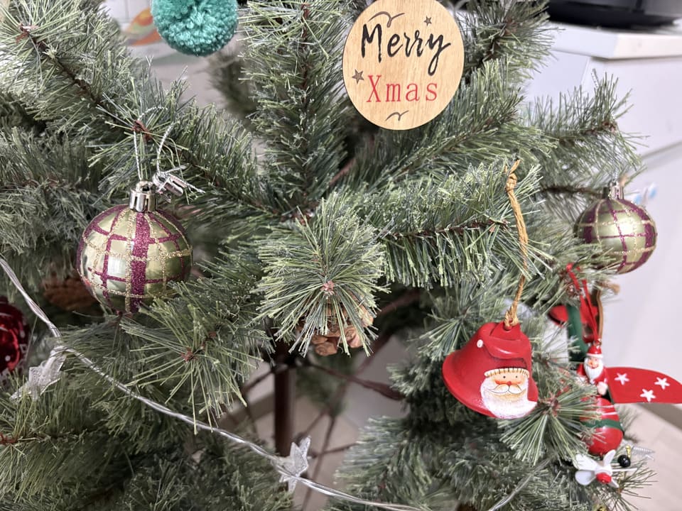 飾りつけされたクリスマスツリー